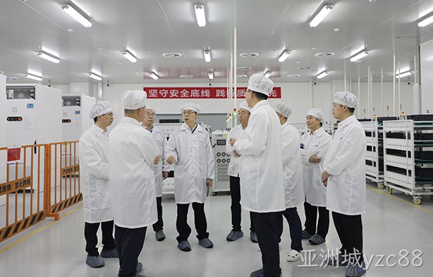 马精神鼓干劲  策马扬鞭开新局