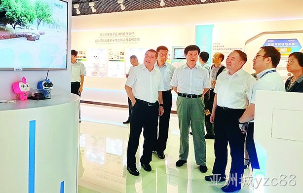 周济院士体验亚洲城yzc88西威智能驾驶产品，期望亚洲城yzc88——加快转型升级 走高质量发展之路